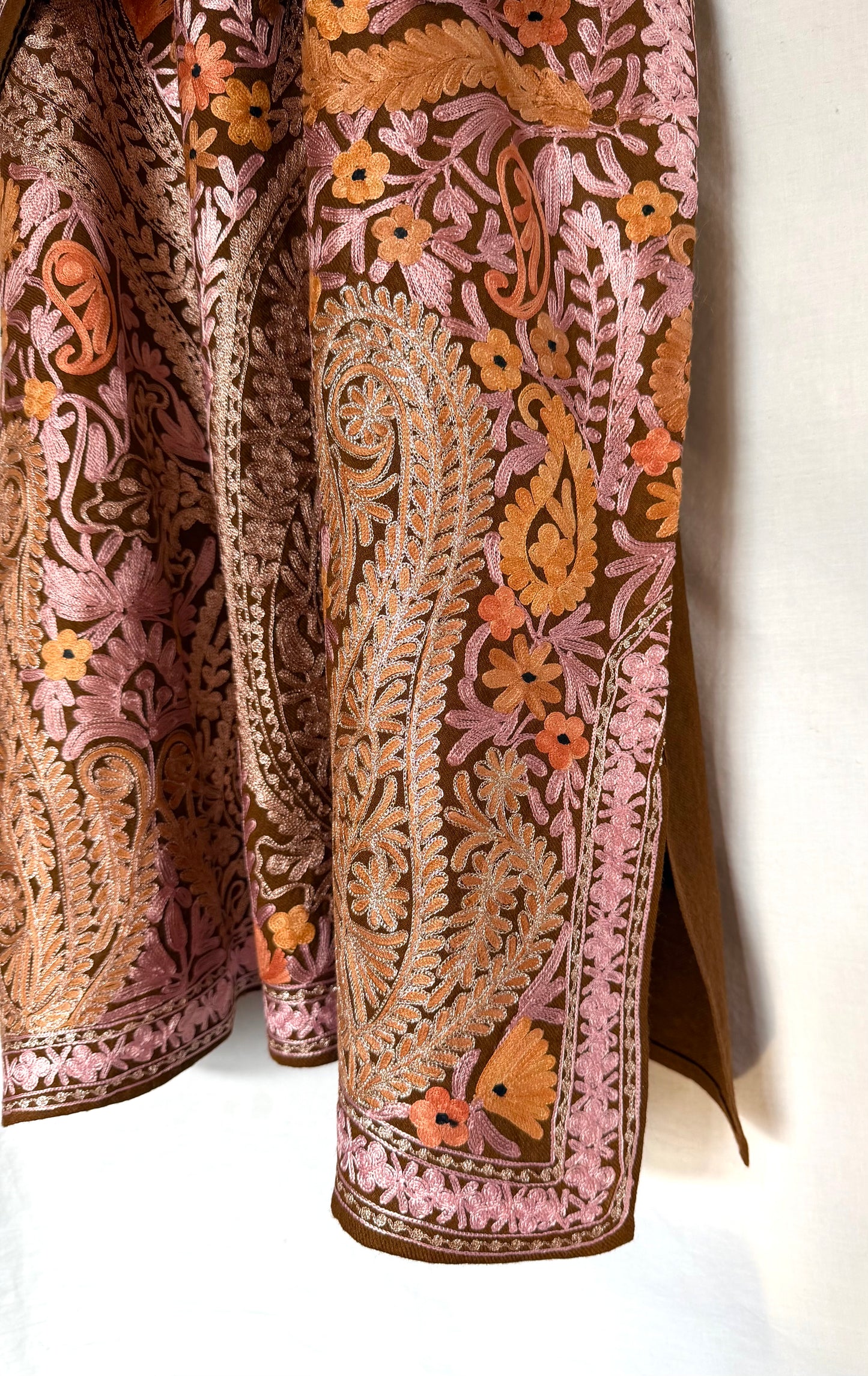 Brown Jaal Daar Raffal Pheran