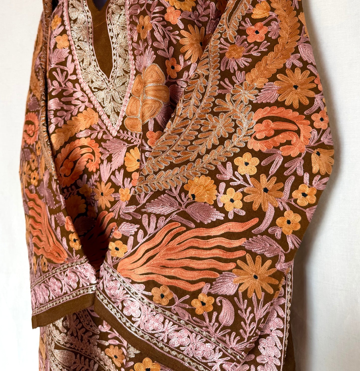 Brown Jaal Daar Raffal Pheran